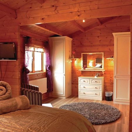 Mill Meadow Lodges Llanbister エクステリア 写真