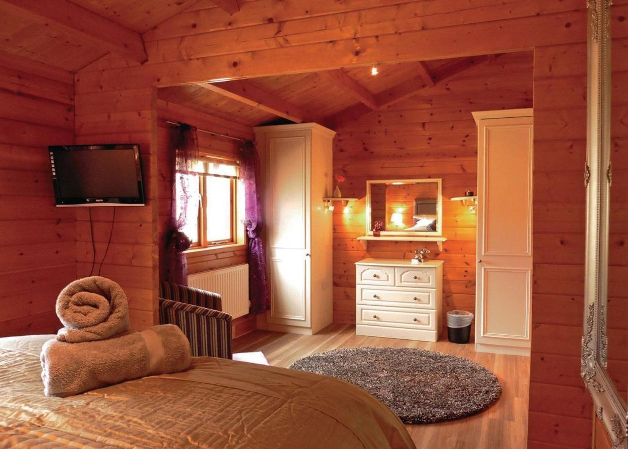 Mill Meadow Lodges Llanbister エクステリア 写真